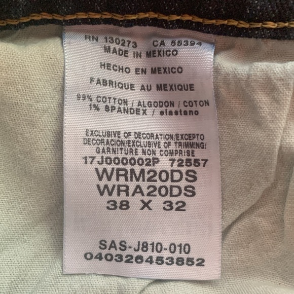 Men’s Wrangler blue jeans. 5 pocket button and zipper closure. Size 38 x 32 - Picture 4 of 7